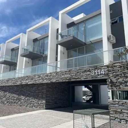 Departamento Nuevo- Piscina Techada- Climatizada - Confort Y Calidad A Metros Del Mar Puerto Madryn Exterior photo