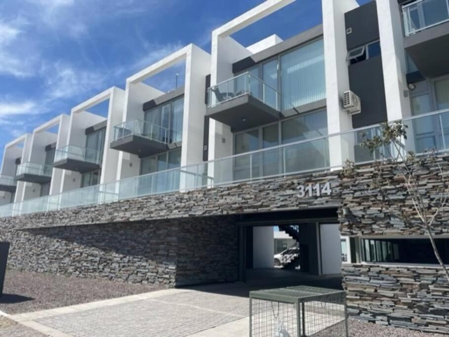 Apartment Departamento Nuevo- Piscina Techada- Climatizada - Confort Y Calidad A Metros Del Mar Puerto Madryn
